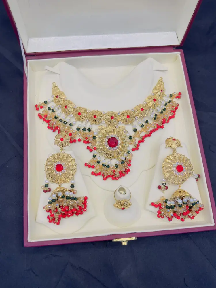 Beautiful gold polish flower necklace set with real goldlook