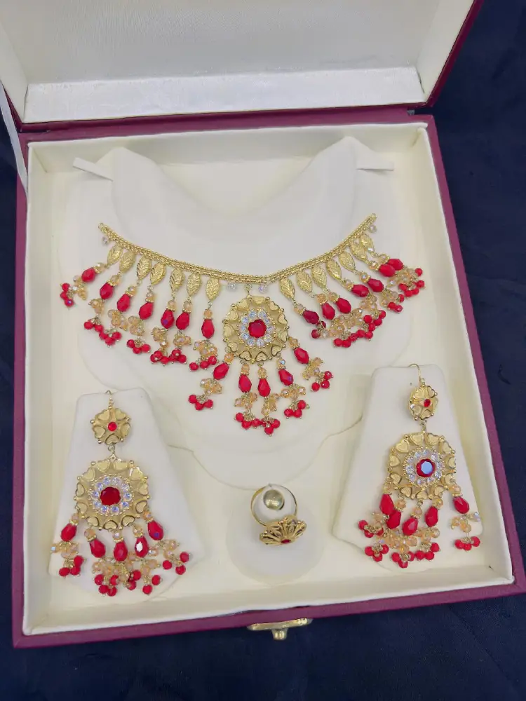Beautiful gold polish necklace set with real goldlook