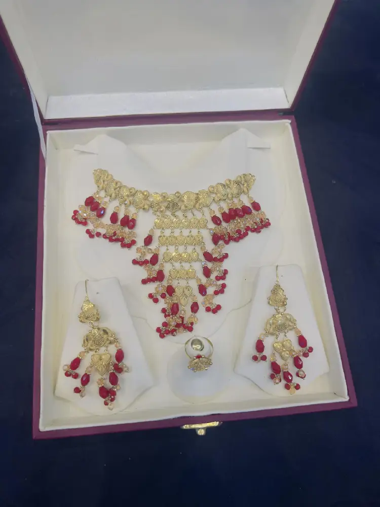 Beautiful gold polish choker set with real goldlook