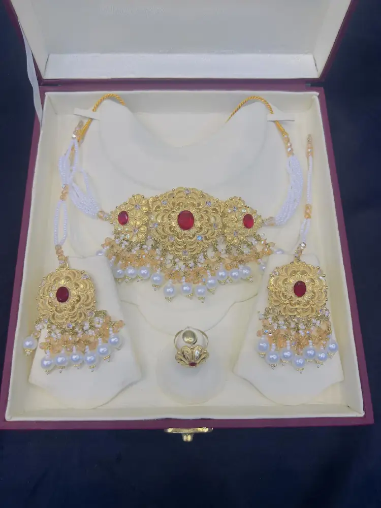 Beautiful gold polish choker set with real goldlook