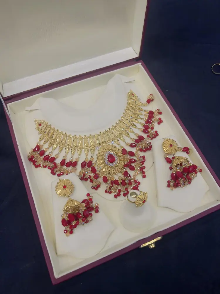Beautifull Goldpolish necklace set