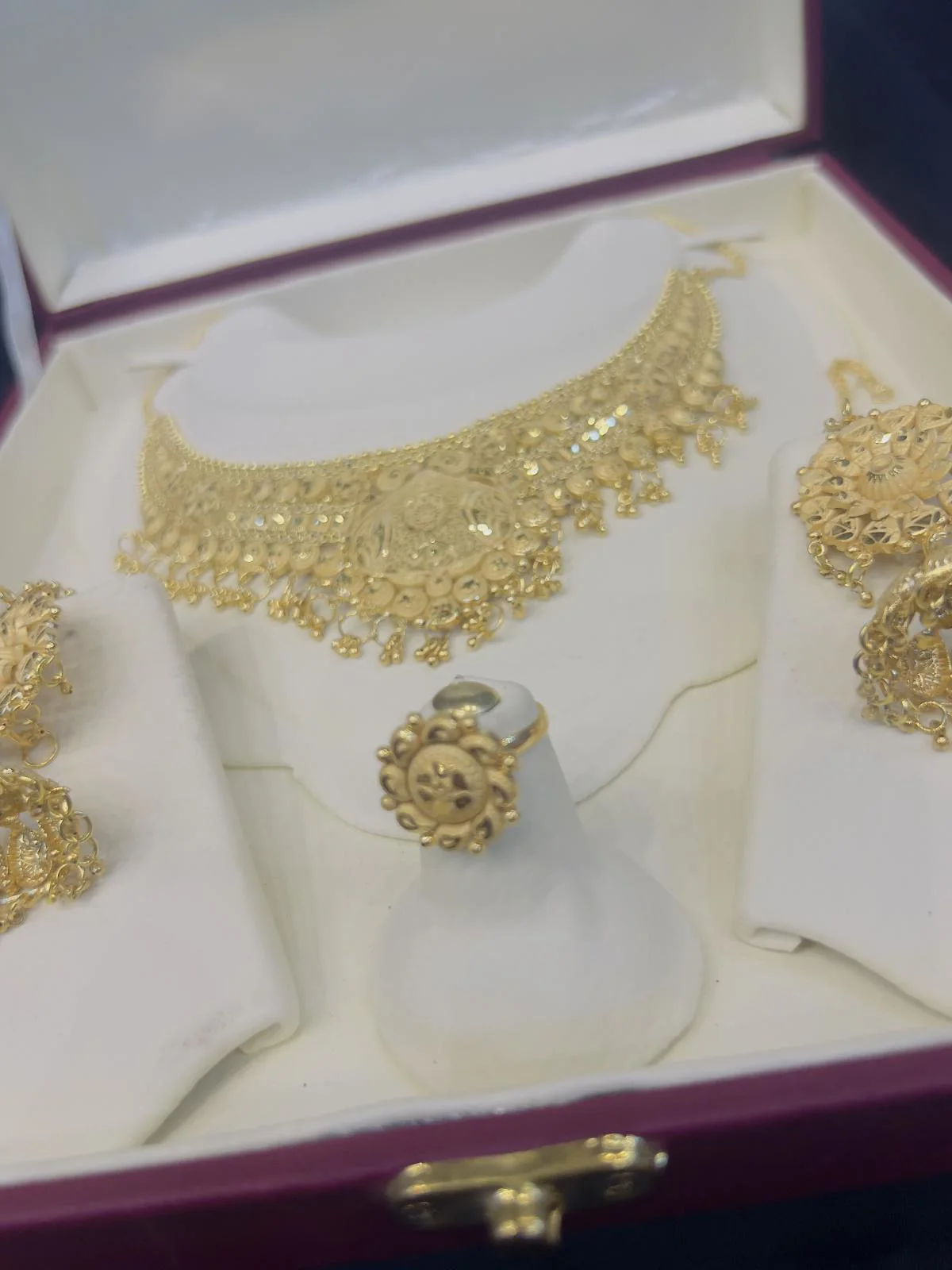 Beautiful gold polish necklace set with real goldlook
