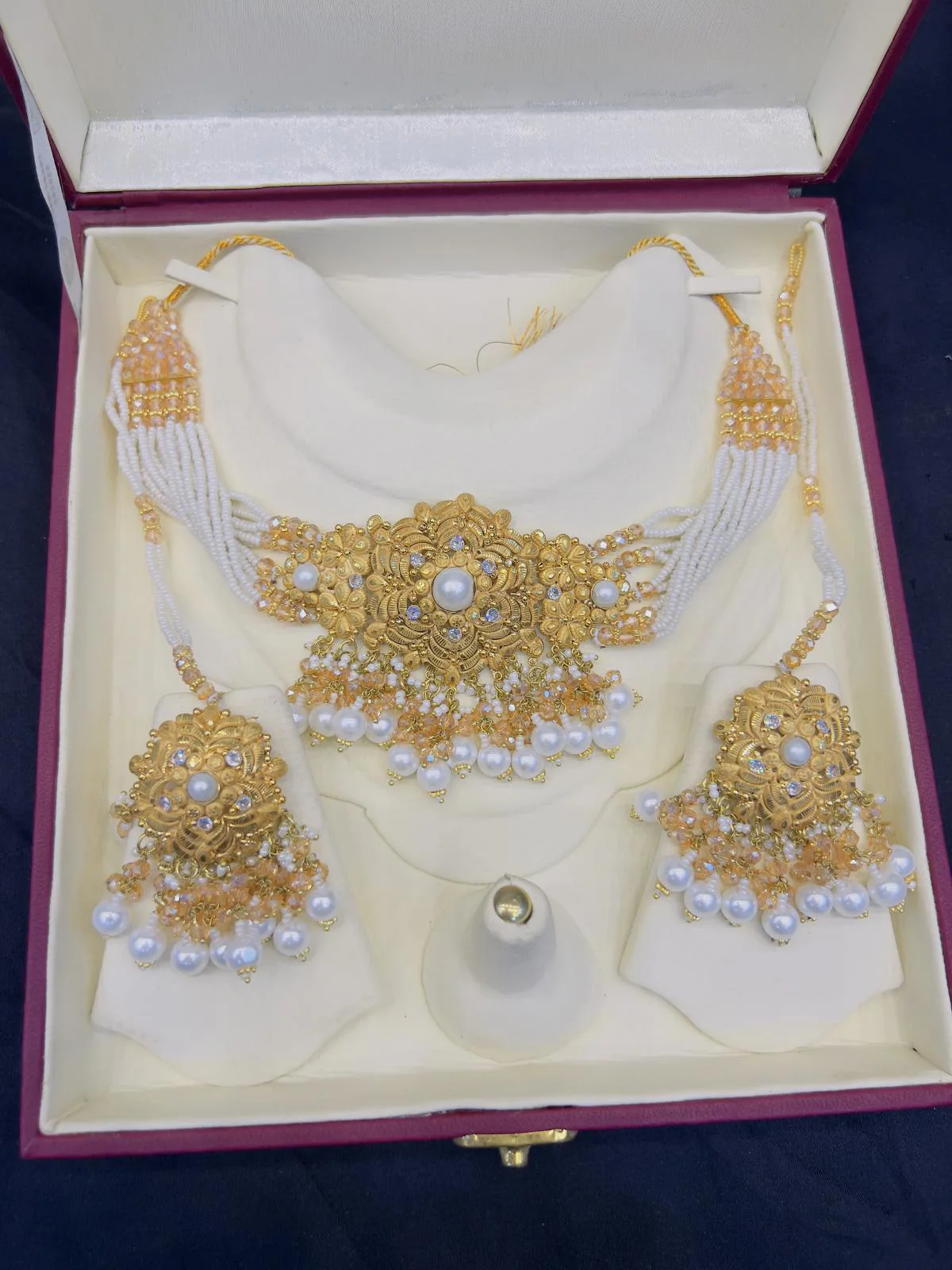 Beautiful gold polish choker set with real goldlook