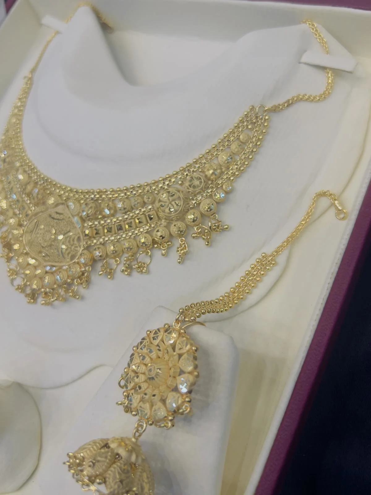 Beautiful gold polish necklace set with real goldlook