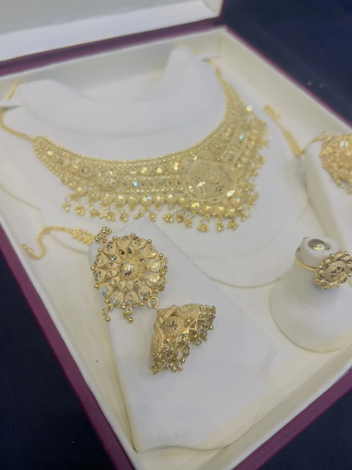 Beautiful gold polish necklace set with real goldlook
