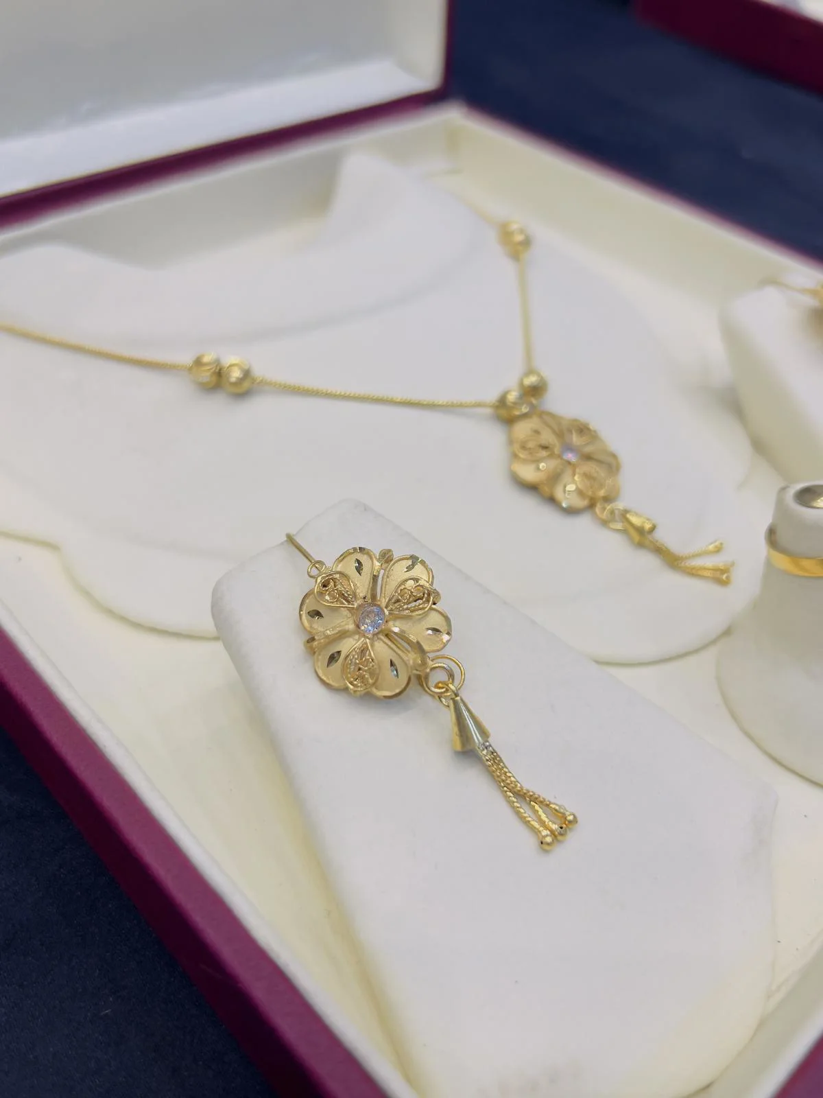 Beautiful bridle gold polish necklace with real goldlook