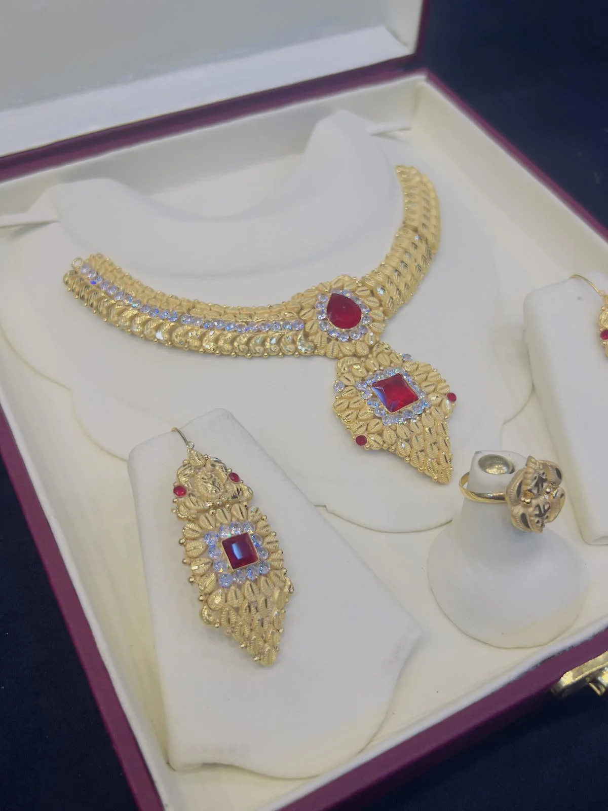 Beautiful gold polish necklace set with real goldlook