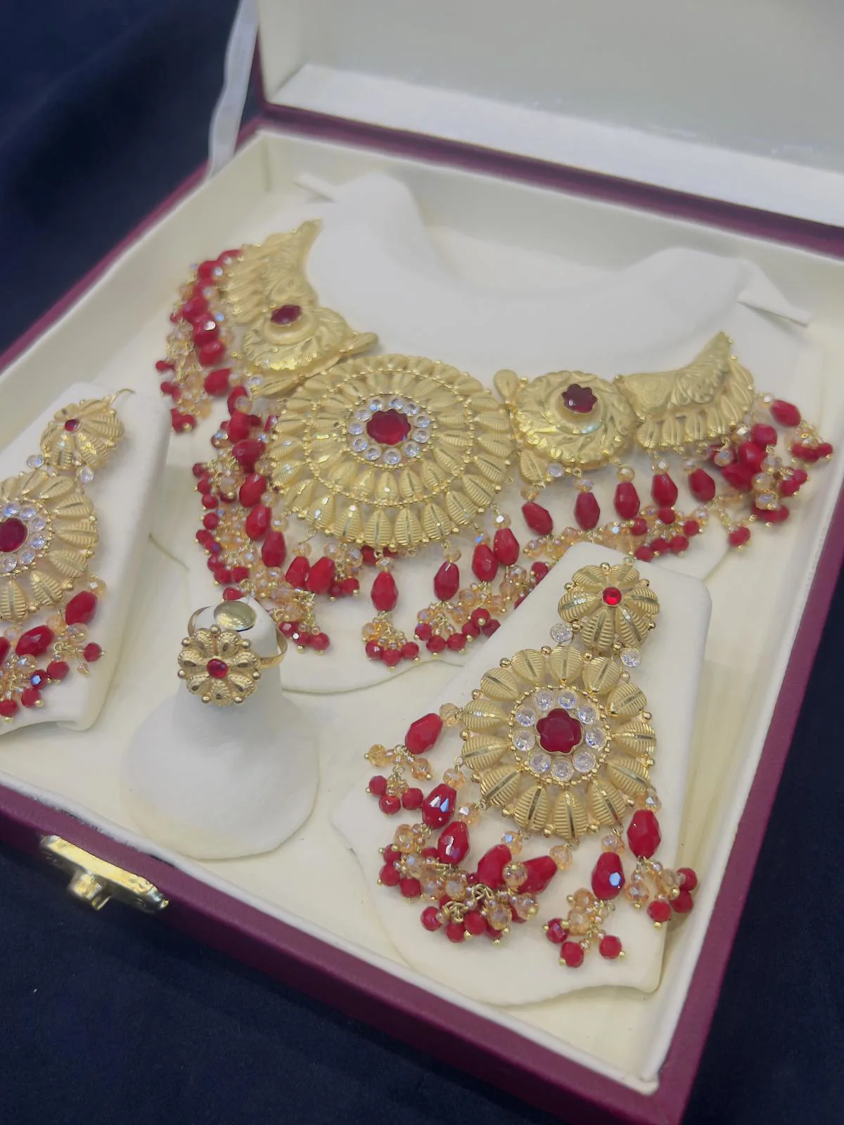 Beautiful gold polish necklace set with real goldlook