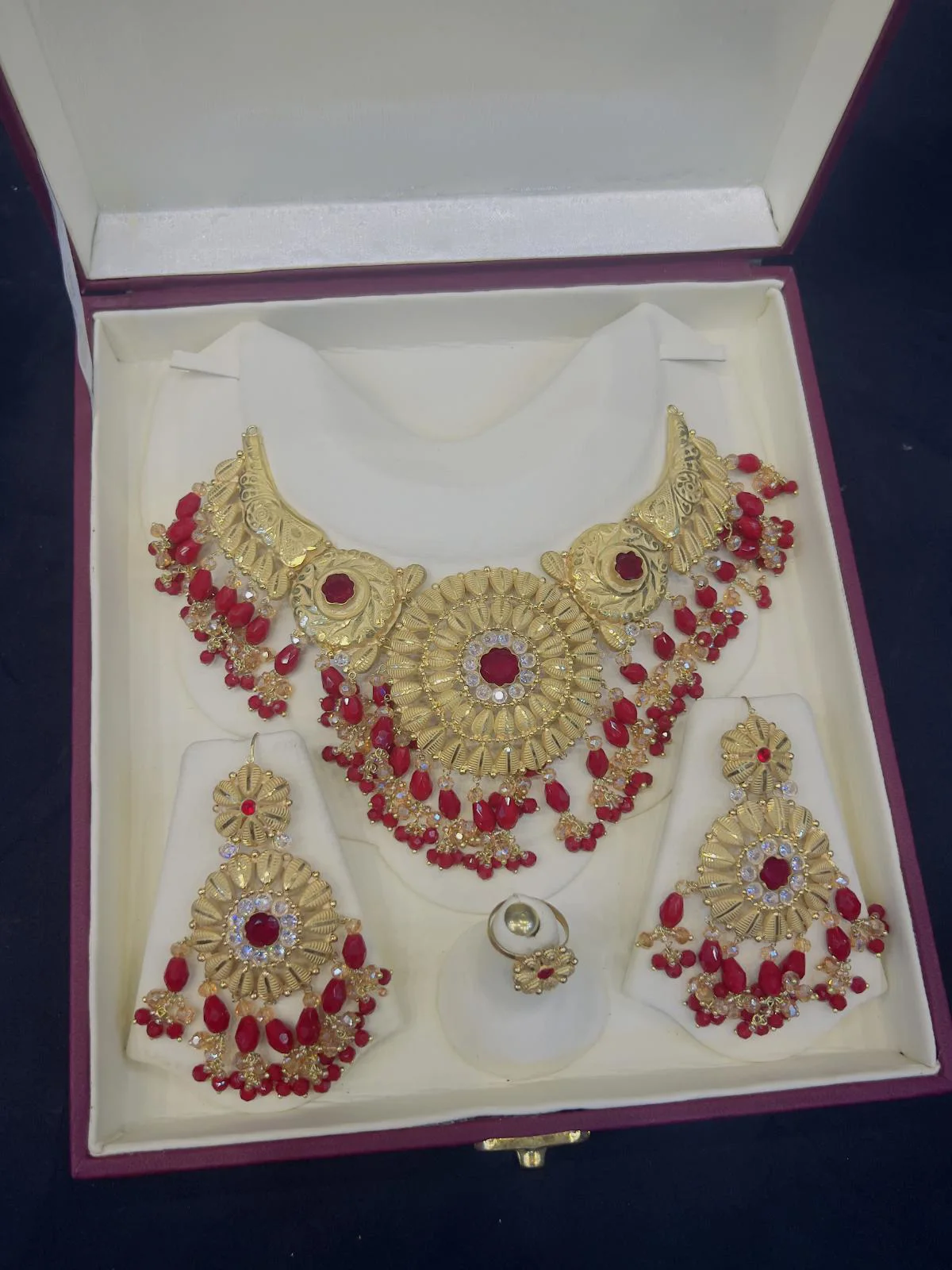 Beautiful gold polish necklace set with real goldlook