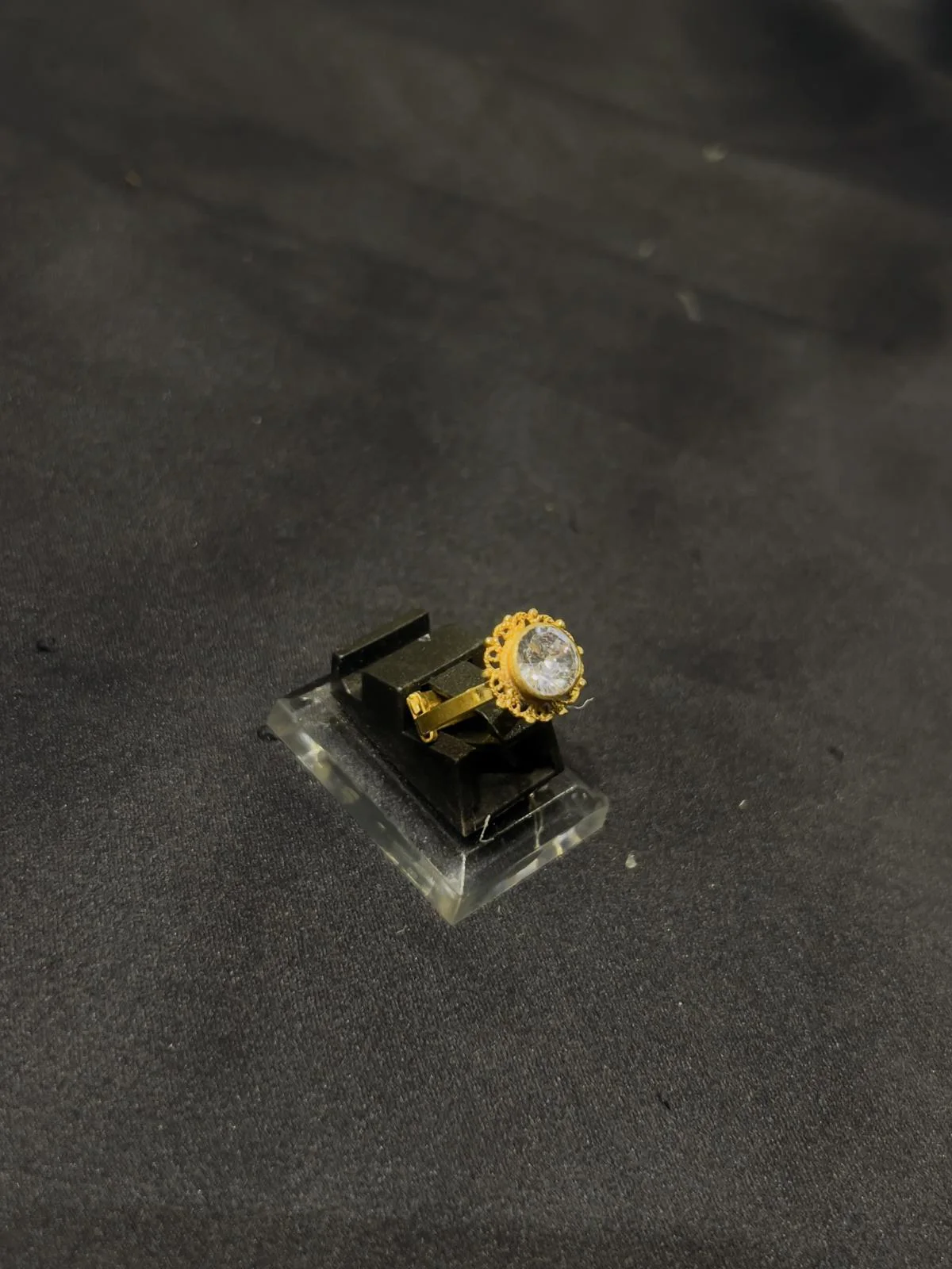Goldplated adjustable Ring with zircon stone