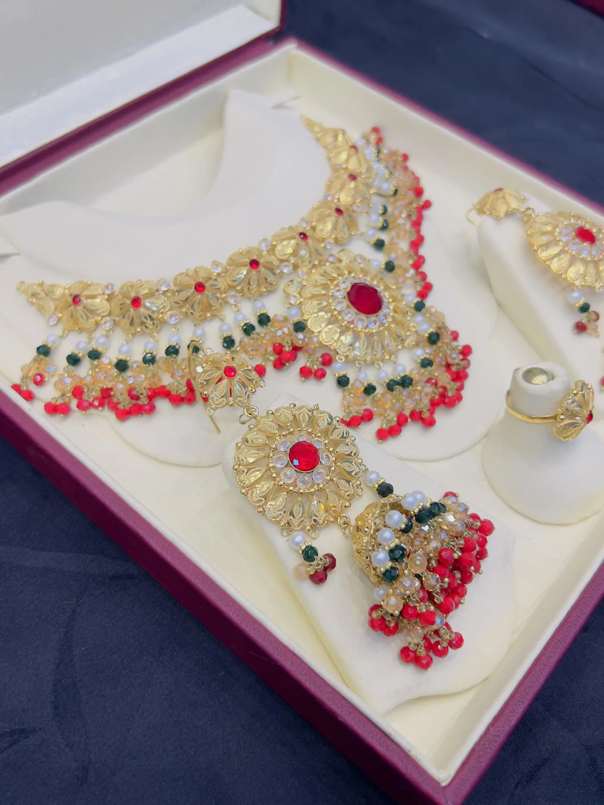 Beautiful gold polish flower necklace set with real goldlook