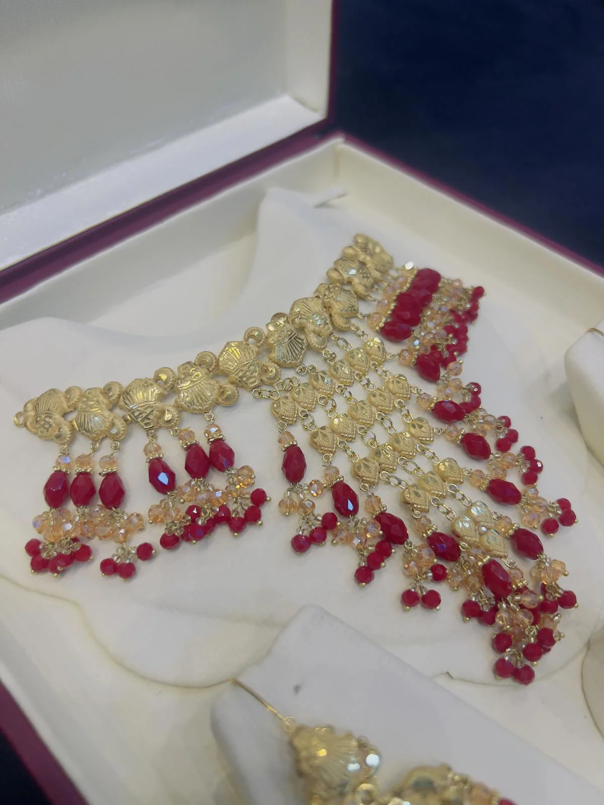 Beautiful gold polish choker set with real goldlook
