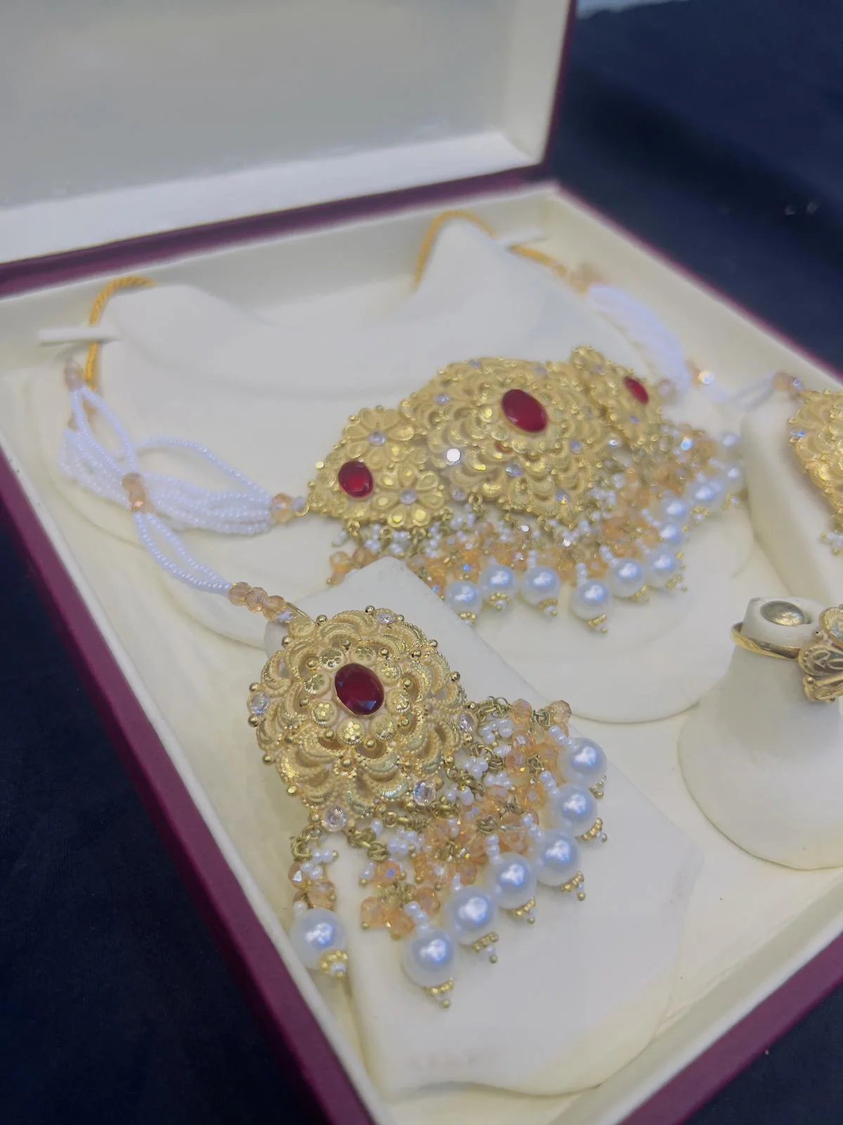Beautiful gold polish choker set with real goldlook