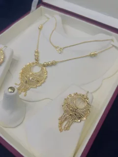Beautiful gold polish locket set with real goldlook view 3