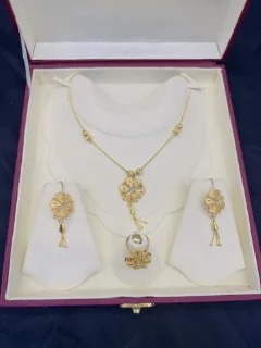 Beautiful bridle gold polish necklace with real goldlook view 1