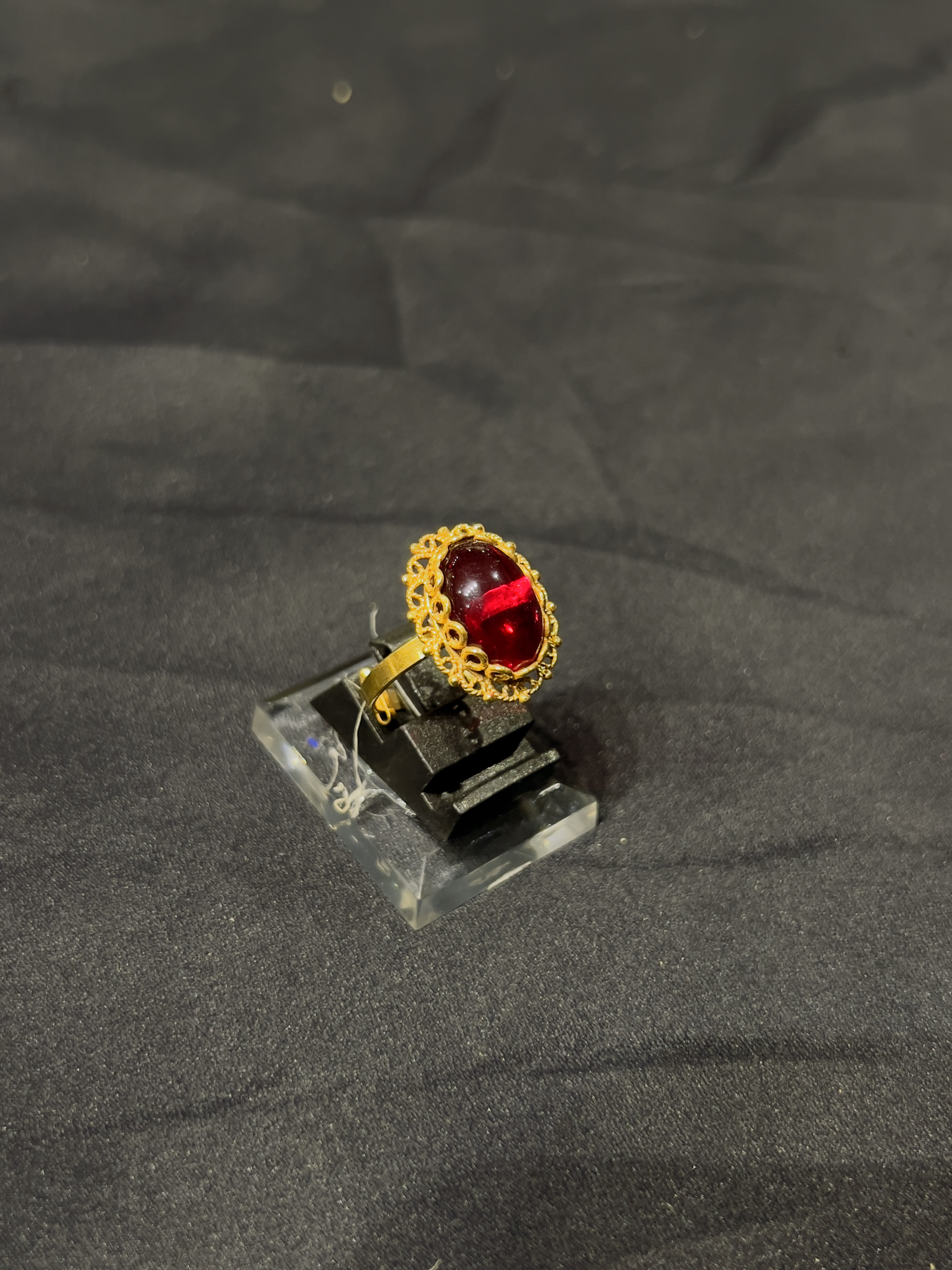 Goldplated adjustable Ring with Red stone 